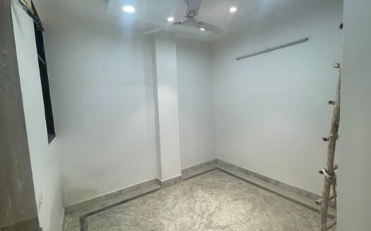 3 BHK Resale Flat for Sale in Bhagwati Garden, Dwarka Mor – ₹45 Lakh